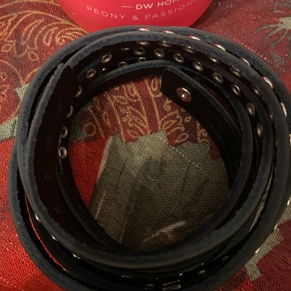 - HD Snap Button Wrap Bracelet - Picture 4 of 9